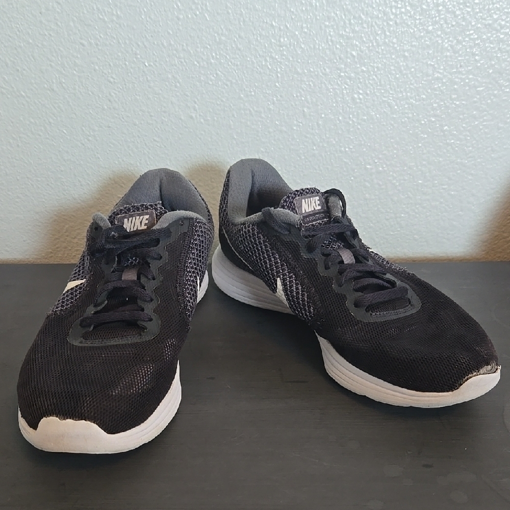 Nike Revolution Black Running Shoes Size 8